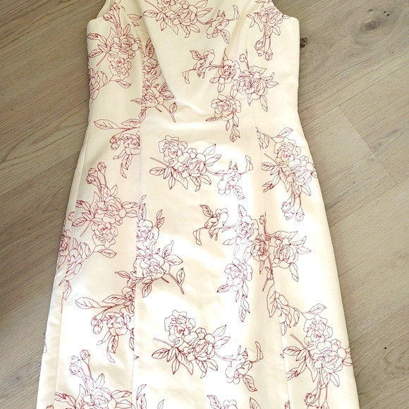 Ann Taylor Dresses & Skirts - Ann Taylor dress Womens 6 Cream Red Stitched Flowers Sleeveless